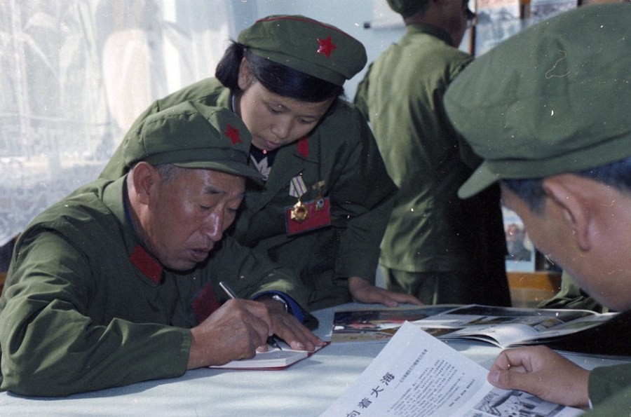 25  80年代的解放军 .jpg